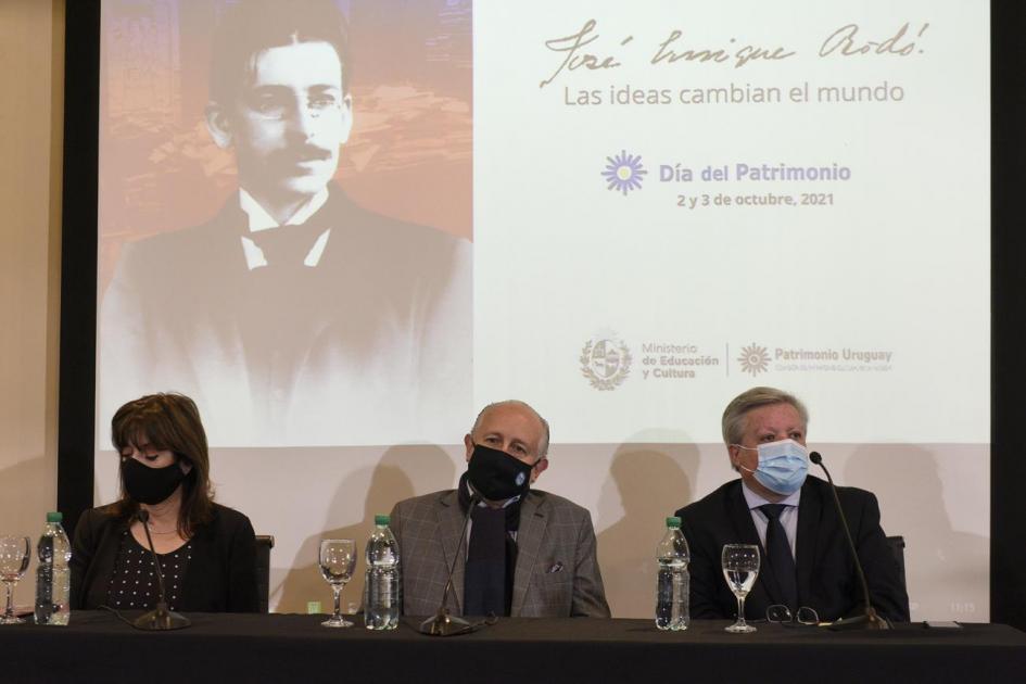 Autoridades en lanzamiento