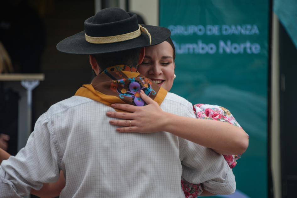 Ministro Mahía participó en Tacuarembó de la iniciativa Campus del Norte de Ceibal Pareja bailando folklore