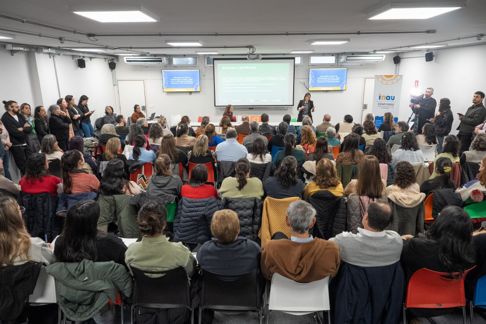 Lanzamiento del plan de desinternación de niños de entre 0 y 3 años Plano general de la sala