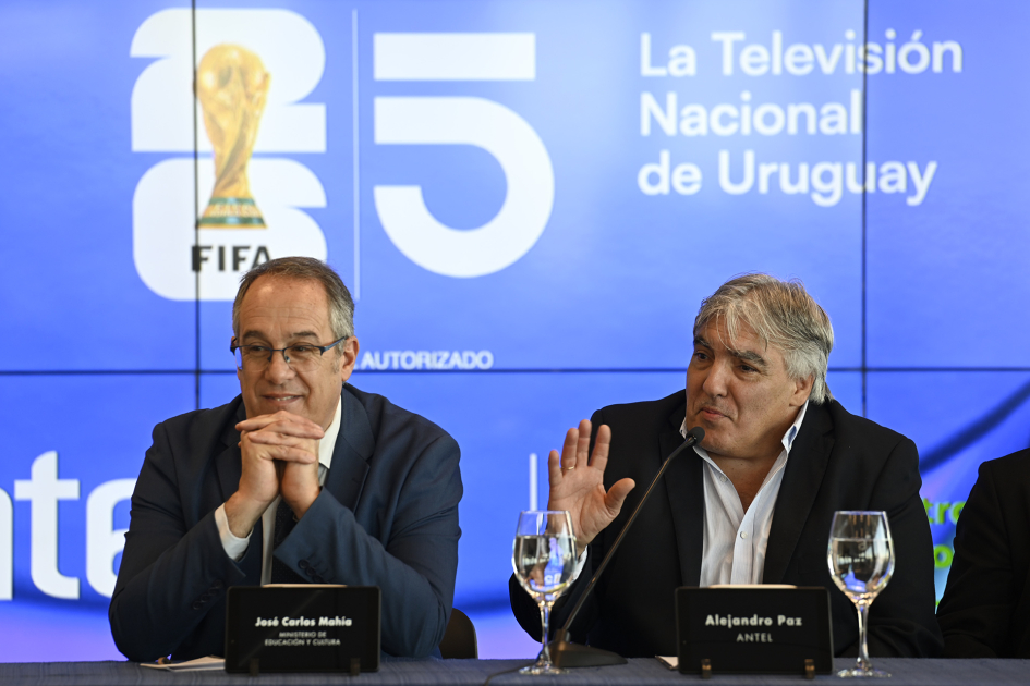 Ministro en mesa de autoridades