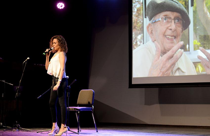 La cantante Valeria Lima compartió un repertorio de tangos acompañada al piano por el maestro Julio Frade Valeria Lima cantante de tango