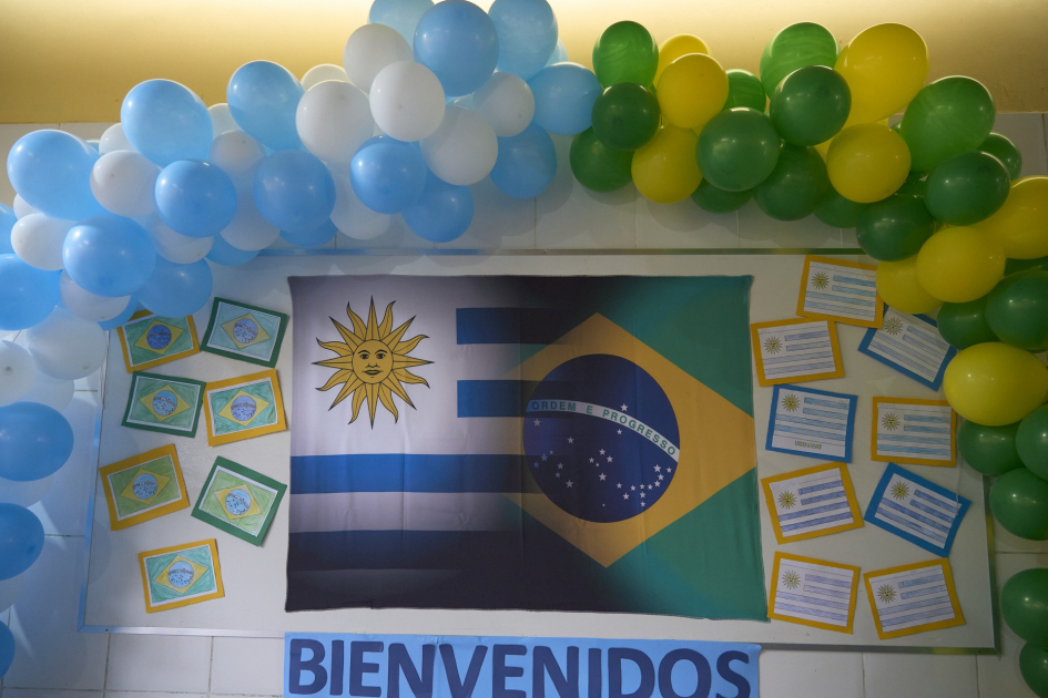 Ministro Mahía desarrolla una intensa agenda en el marco de la Semana de Uruguay en Río Banderas uruguaya y brasilera rodeadas de globos