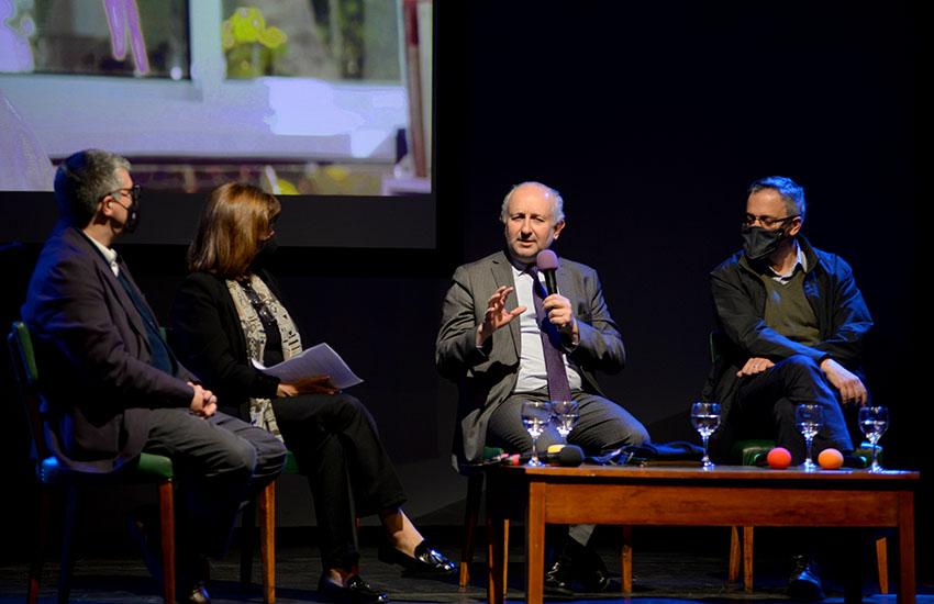 Autoridades del MEC junto al rector de la Universidad de la República y la docente Lisa Block realizaron un panel para homenajear la figura de Daniel Vidart Autoridades
