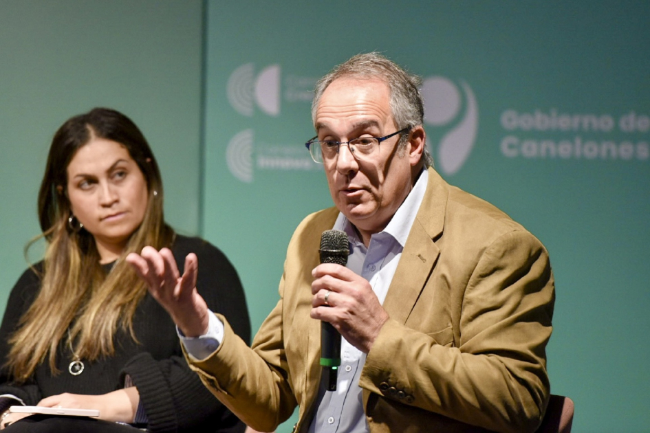 El ministro Mahía definió al espacio como un «proyecto dinamizador» Ministro Mahía habla en público