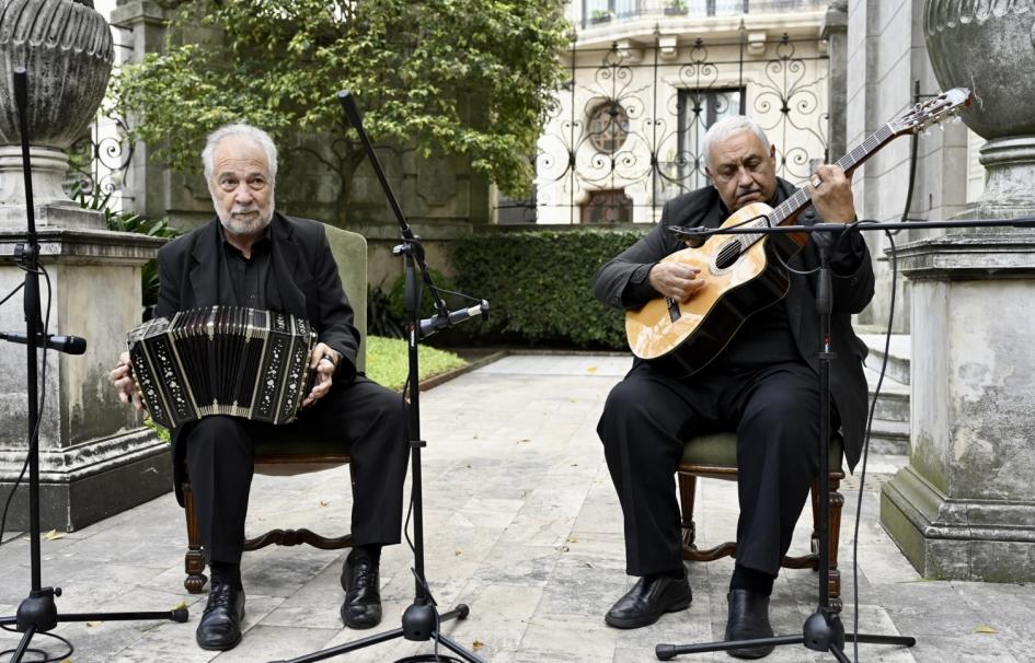La celebración se hizo en el Palacio Taranco. La celebración se hizo en el Palacio Taranco.