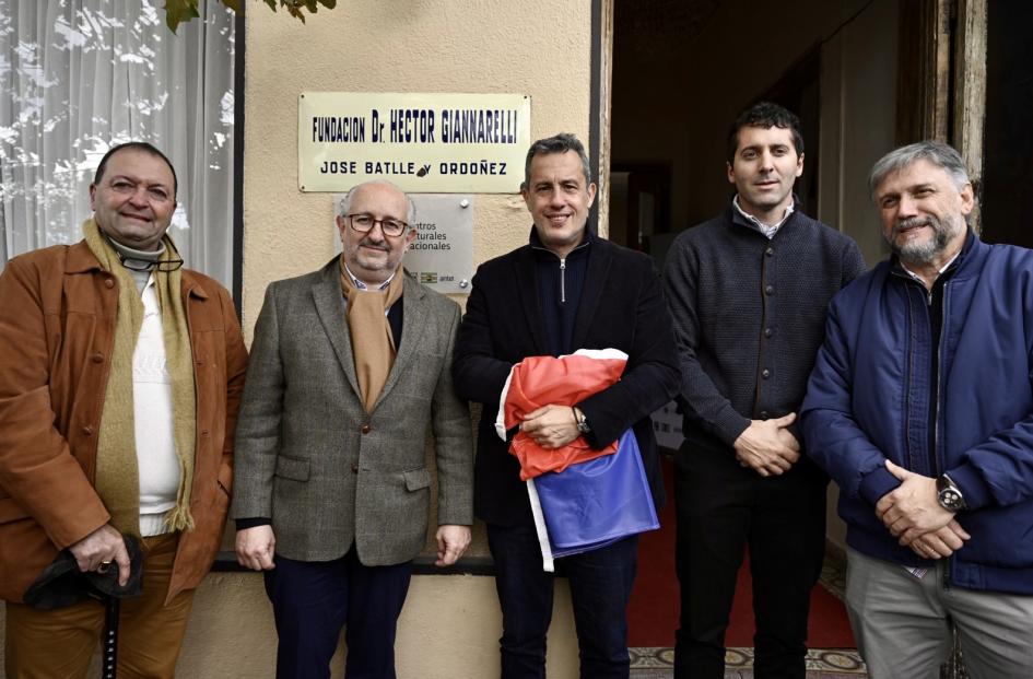 Heber Loza, Pablo da Silveira, Mario García, Pablo Patiño y Juan Carlos Barreto. Heber Loza, Pablo da Silveira, Mario García, Pablo Patiño y Juan Carlos Barreto.