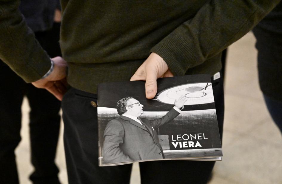 Leonel Viera muestra. Leonel Viera muestra.
