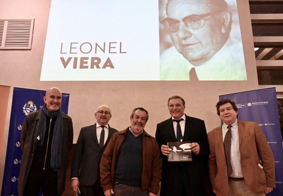 Leonel Viera muestra. Leonel Viera muestra.