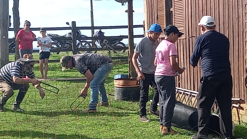 Personas trabajando al aire libre