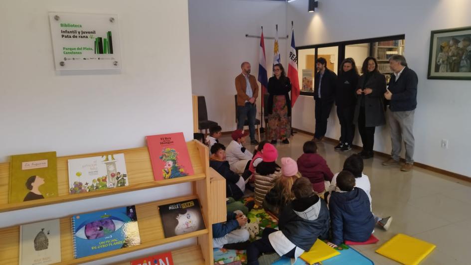 Biblioteca infantil y juvenil «Pata de Rana» Biblioteca infantil y juvenil «Pata de Rana»