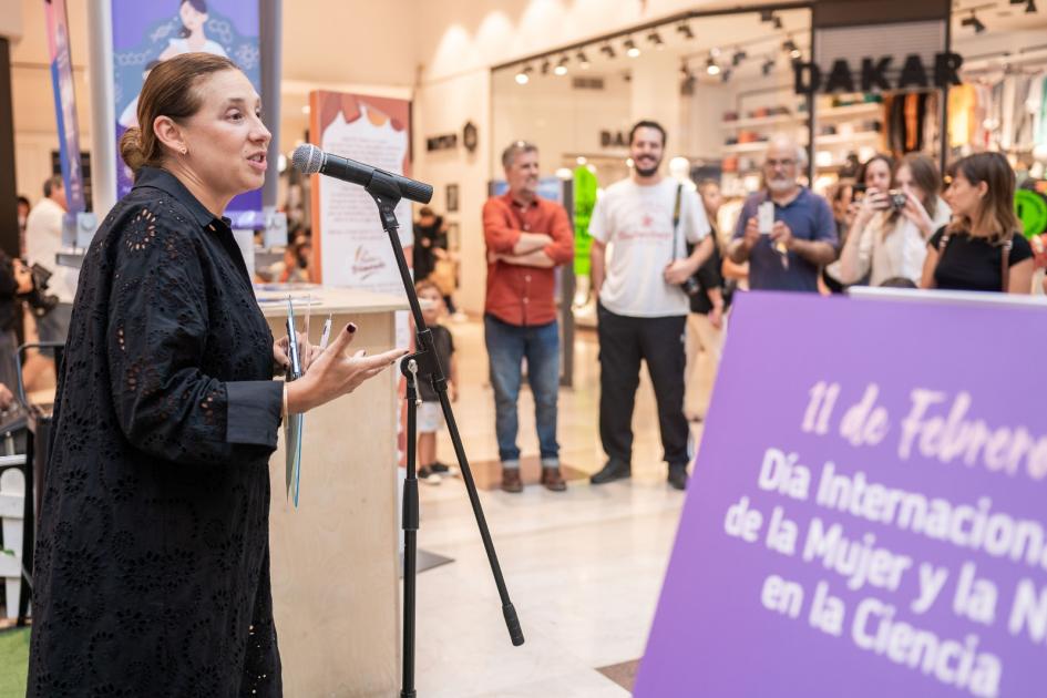 Carolina de León, gerenta de marketing de Montevideo Shopping dando la bienvenida. Carolina de León, gerenta de marketing de Montevideo Shopping dando la bienvenida.