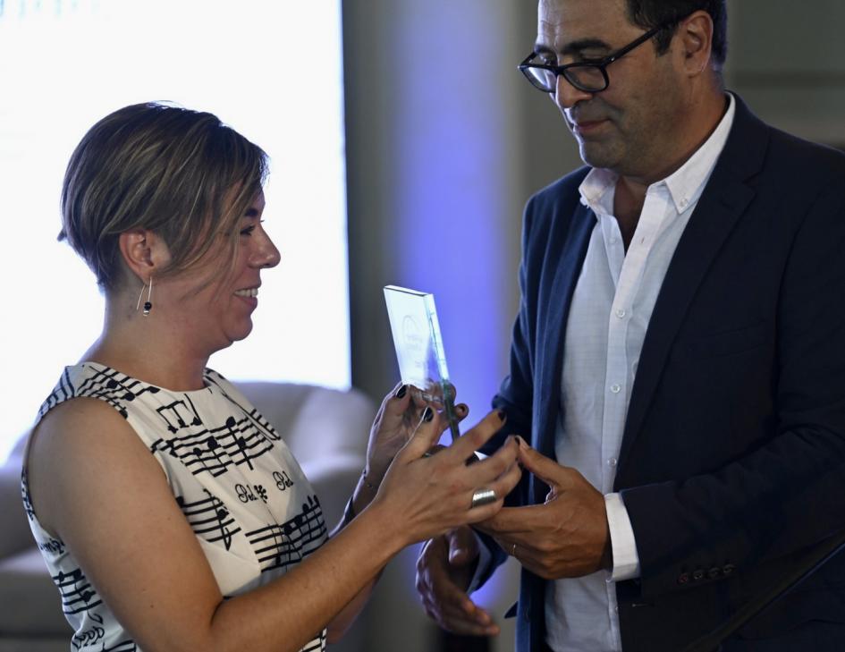 Entrega del Premio L'Oréal-UNESCO "Por las Mujeres en la Ciencia" a Daiana Mir.