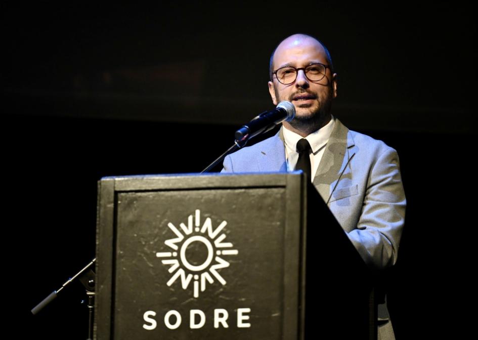 Director del Coro Nacional del Sodre, Esteban Louise.