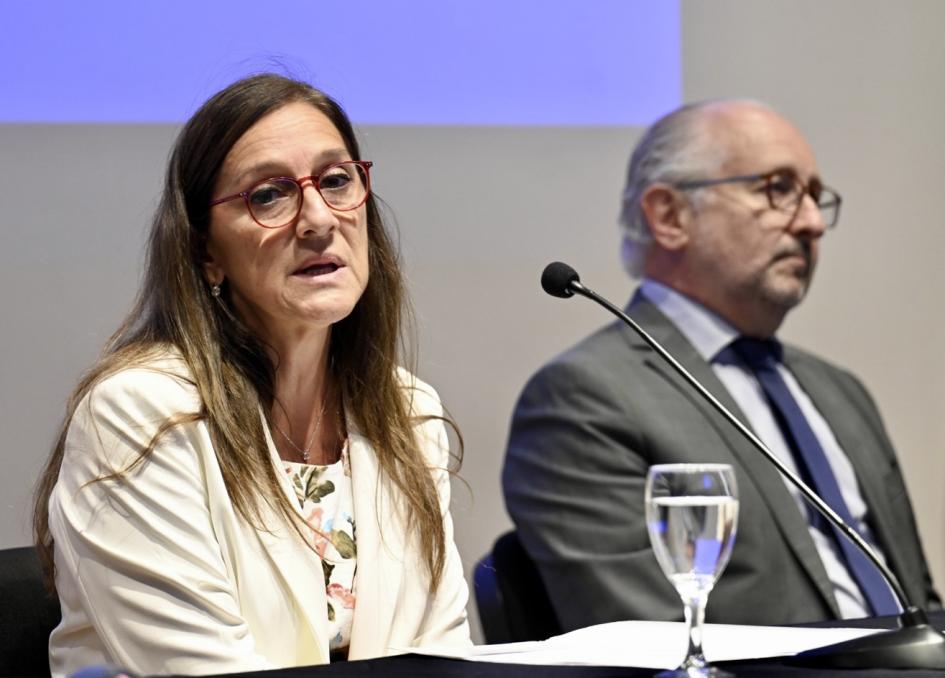 Directora general de Registros, Daniella Pena, y el ministro Da Silveira. Directora general de Registros, Daniella Pena, y el ministro Da Silveira.