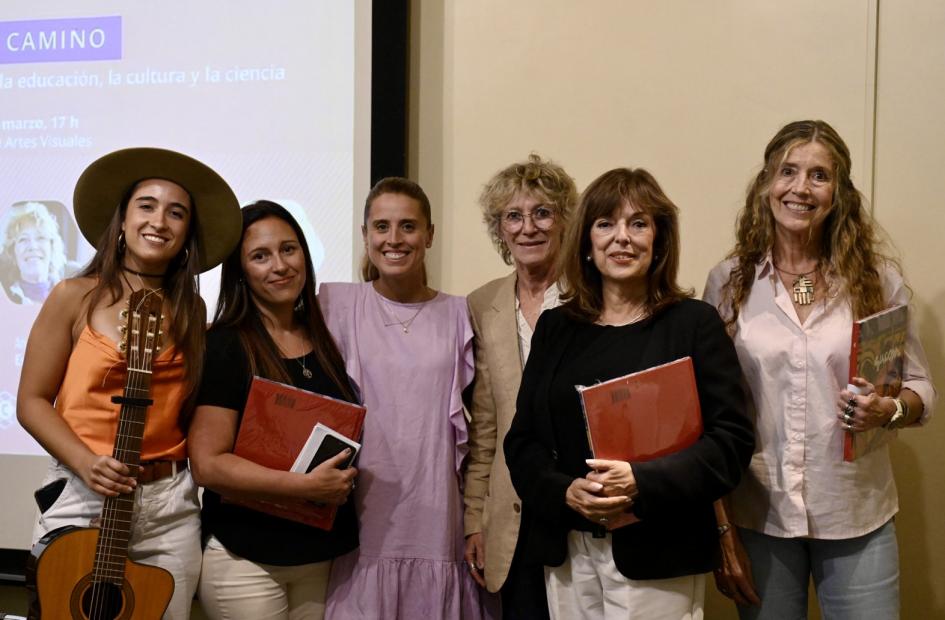 Catherine Verges, Karina Antunez, María Noel Riccetto, Ana Solari, Ana Ribeiro y Martha Escondeur.
