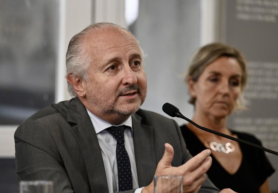 Ministro de Educación y Cultura, Pablo da Silveira. Ministro de Educación y Cultura, Pablo da Silveira.