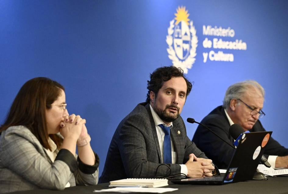 Informe de resultados del modelo de diagnóstico del analfabetismo en población privada de libertad Autoridades en conferencia.