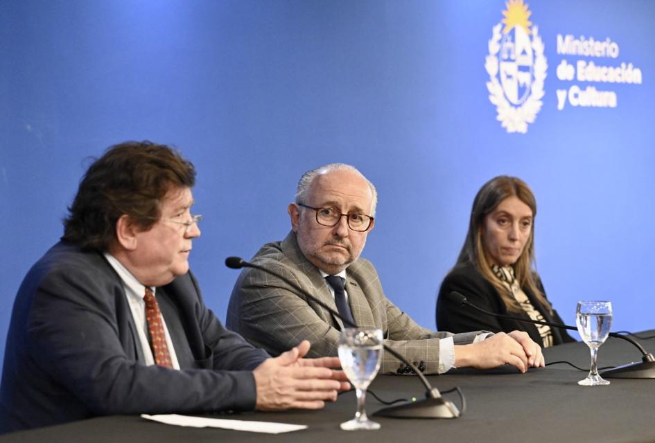 Director William Rey, ministro Pablo da Silveira y arq. Laura Cesio. Director William Rey, ministro Pablo da Silveira y arq. Laura Cesio.