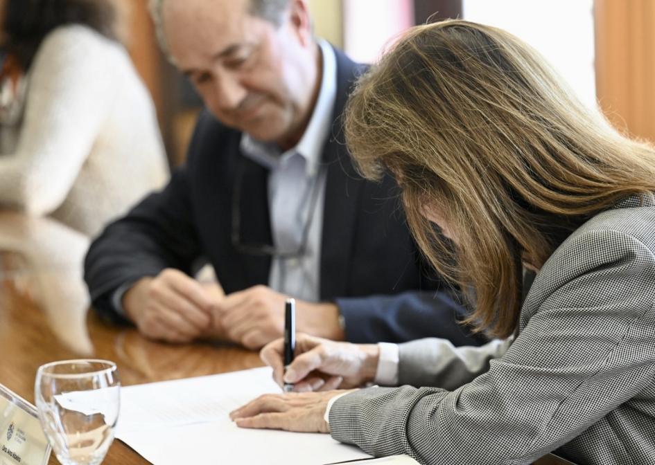 Firma del Acta de Donación. Firma del Acta de Donación.