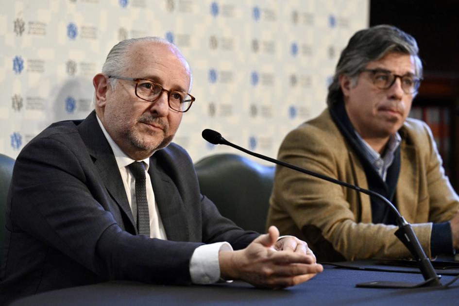 Ministro Da Silveira y director de la BNU, Valentín Trujillo, durante el lanzamiento.