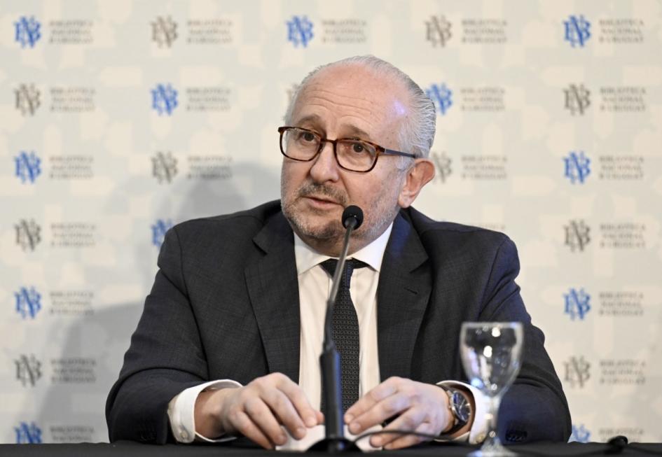 Ministro Da Silveira durante el lanzamiento del Día Nacional del Libro. Ministro Da Silveira durante el lanzamiento del Día Nacional del Libro.