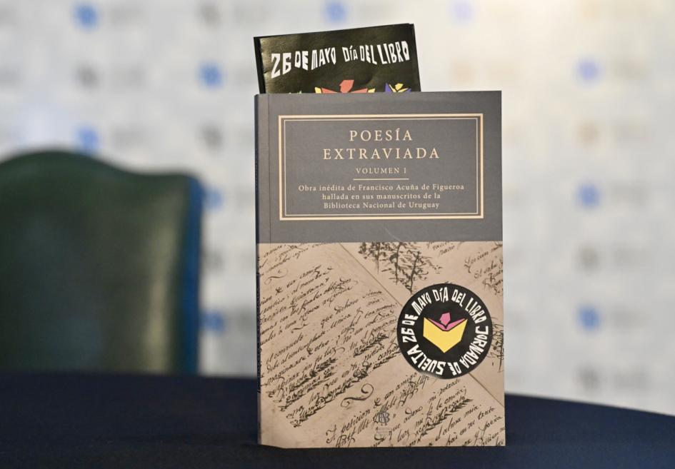 Libro con pegotín de la campaña para el Día Nacional del Libro 2023. Libro con pegotín de la campaña para el Día Nacional del Libro 2023.