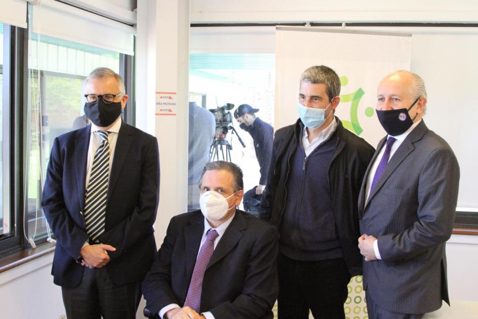 Doctor Guillermo Fossati, ministro de Educación y Cultura, Pablo da Silveira, presidente del INEEd Javier Lasida y maestro Pablo Caggiani