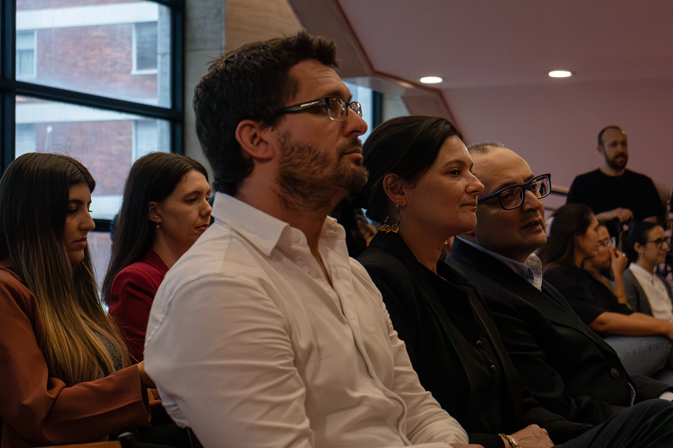 Autoridades del Sodre Autoridades escuchando hablar a Luis Pérez Aquino y Ezequiel Silberstein