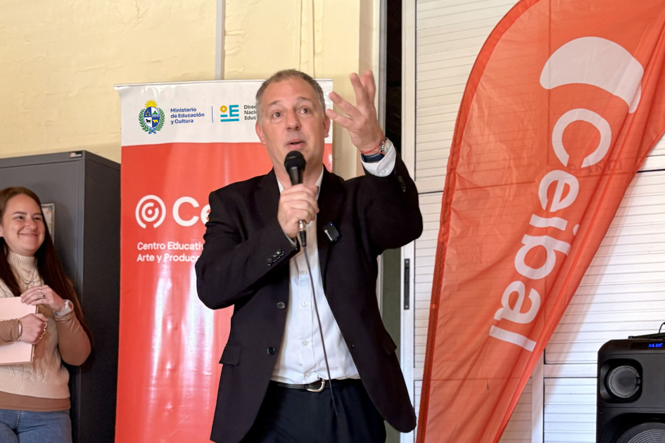 Ceibal y el MEC inauguraron un nuevo espacio Ceilab en el CECAP de Melo Director nacional de Educación, Gabriel Quirici