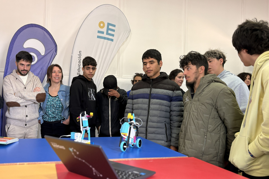 Ceibal y el MEC inauguraron un nuevo espacio Ceilab en el CECAP de Melo Estudiantes en el Ceilab