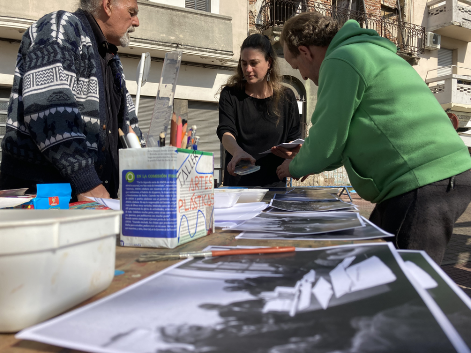 Actividad de taller de plástica de Urbano Sur en Fotogalería Ciudad Vieja. Actividad de taller de plástica de Urbano Sur en Fotogalería Ciudad Vieja.