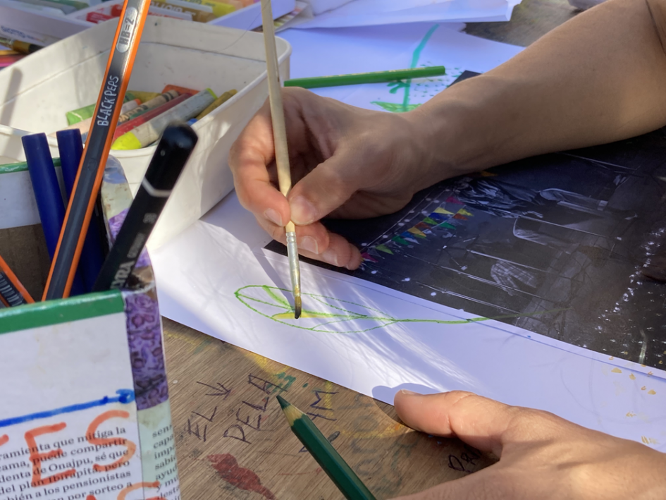 Actividad de taller de plástica de Urbano Sur en Fotogalería Ciudad Vieja. Actividad de taller de plástica de Urbano Sur en Fotogalería Ciudad Vieja.