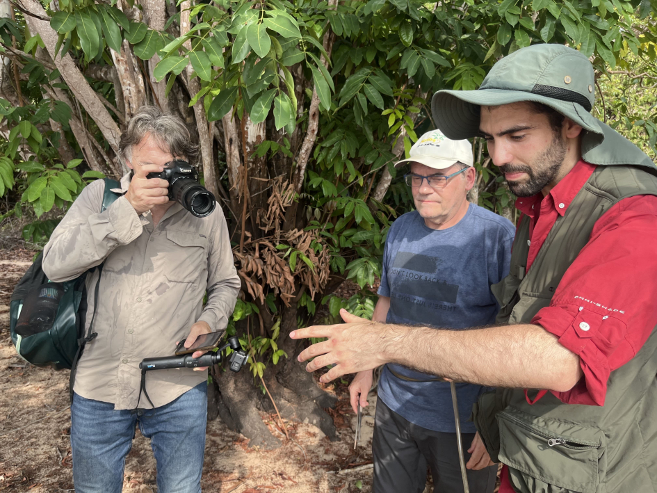 Investigadores y realizador audiovisual del proyecto en Amazonas Investigadores y realizador audiovisual del proyecto en Amazonas