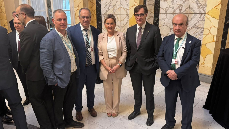 Ministro, José Carlos Mahía, junto al directo de educación nacional, Gabriel Quirici.