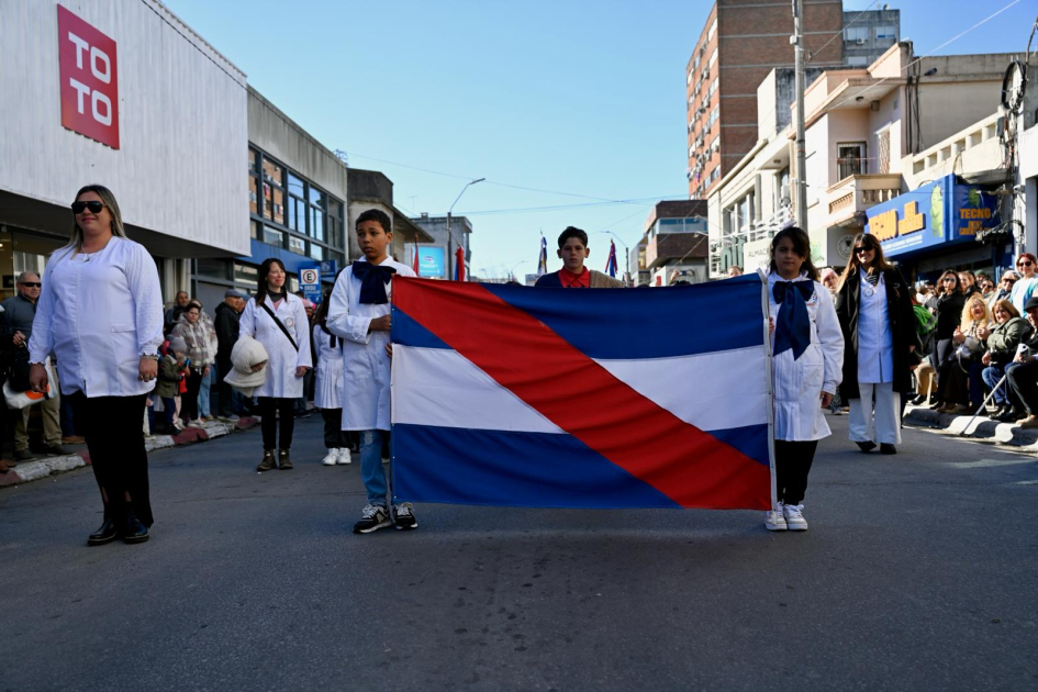 Desfile de instituciones educativas