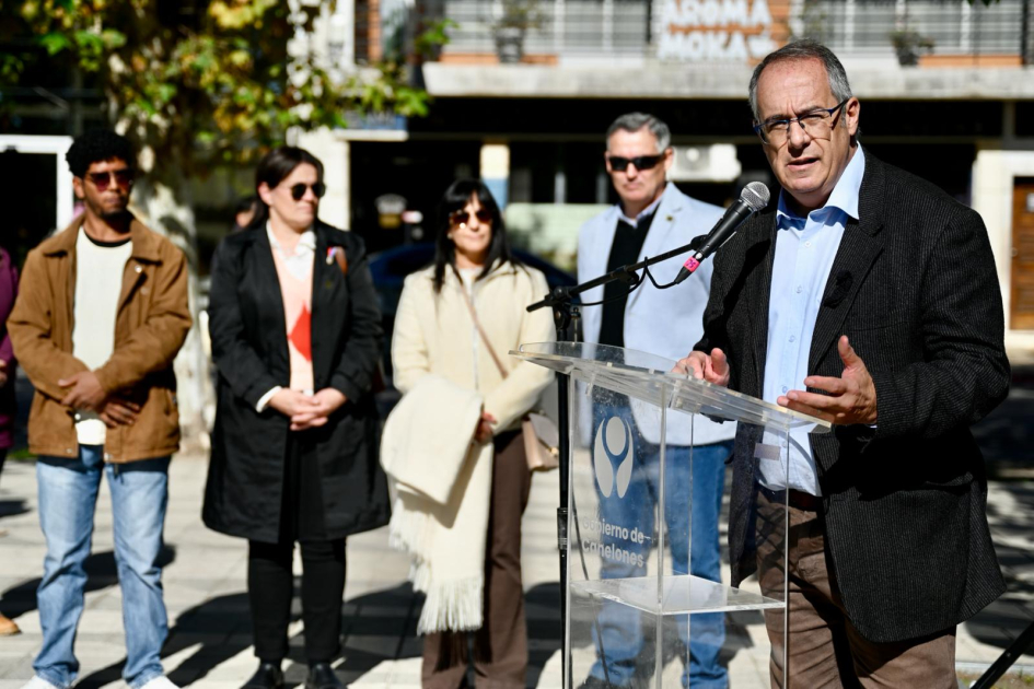 Ministro Mahía en Homenaje a docentes