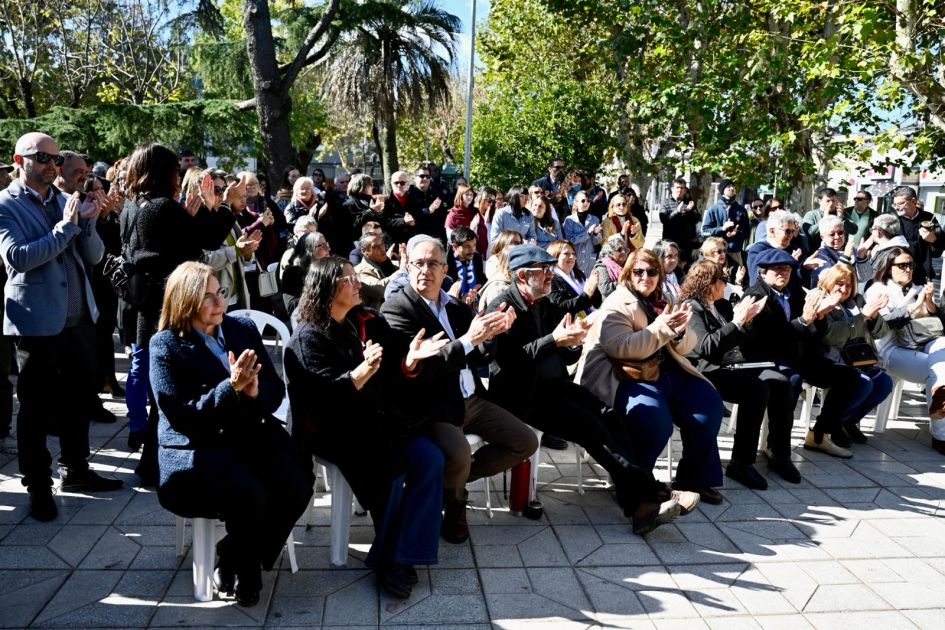 Autoridades en homenaje a docentes