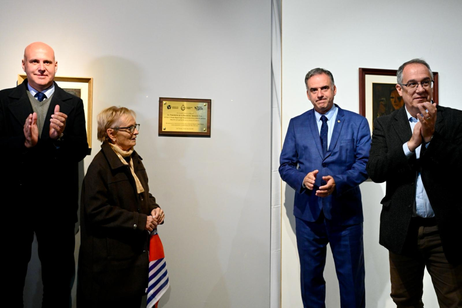 Recorrida de autoridades por el Centro Cultural Pareja