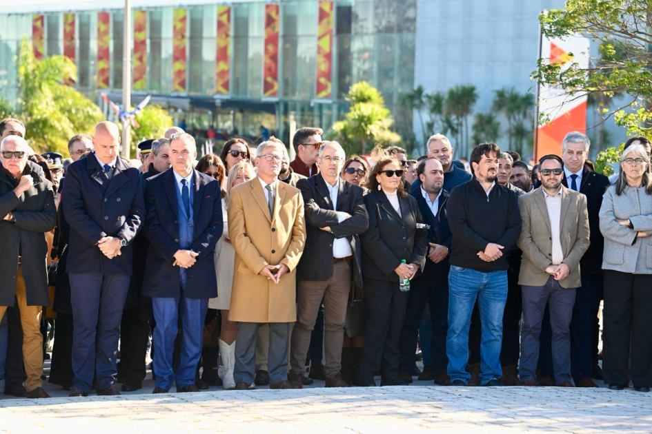 Autoridades en la conmemoración del 251º Aniversario de la Batalla de Las Piedras
