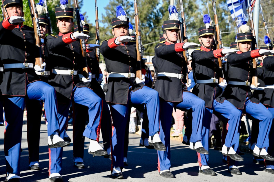 Desfile militar, policial y de caballerías gauchas 