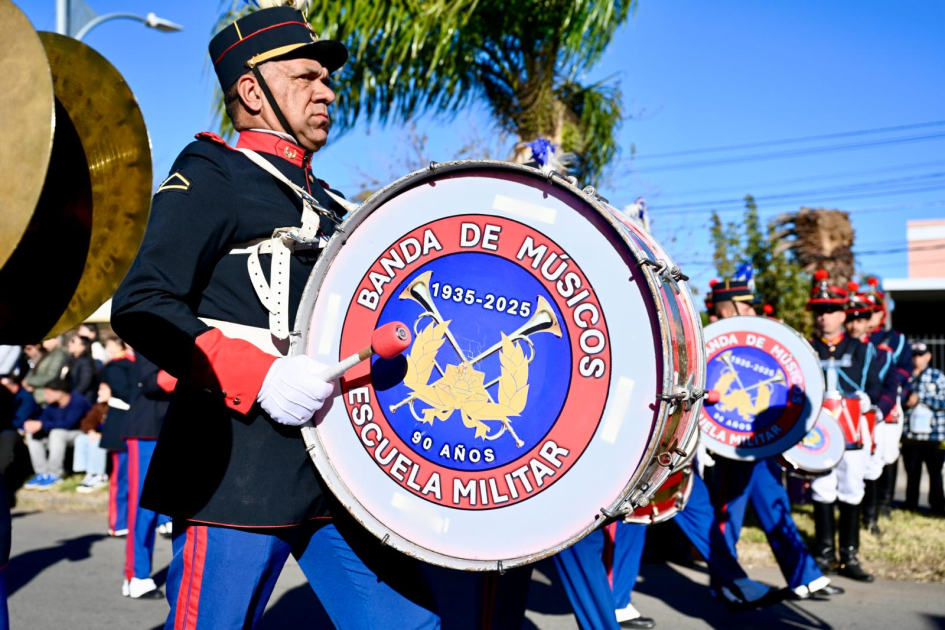Desfile militar, policial y de caballerías gauchas 