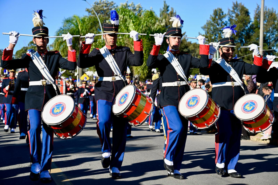 Desfile militar, policial y de caballerías gauchas 