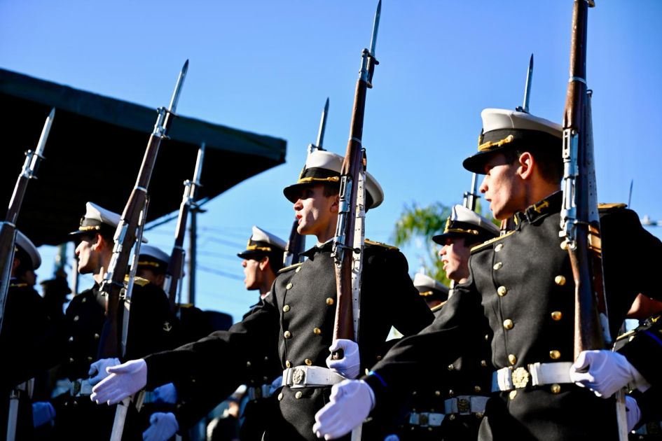 Desfile militar, policial y de caballerías gauchas 