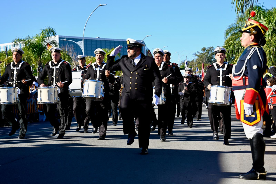 Desfile militar, policial y de caballerías gauchas 