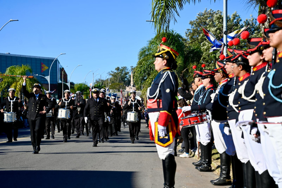 Desfile militar, policial y de caballerías gauchas 