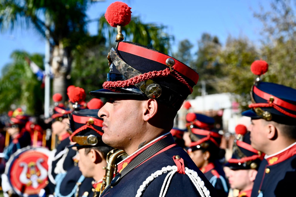 Desfile militar, policial y de caballerías gauchas 