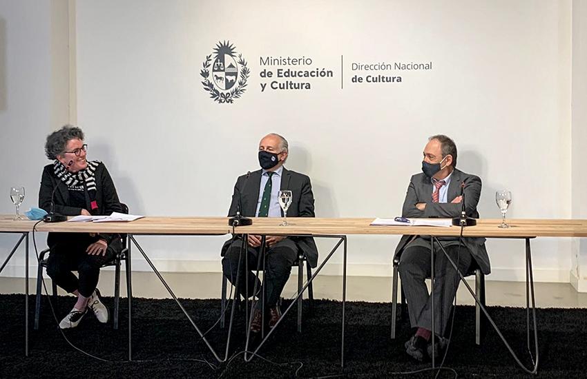 Autoridades del MEC durante el lanzamiento de la 15° edición del Día Nacional del Cine Autoridades en mesa durante lanzamiento