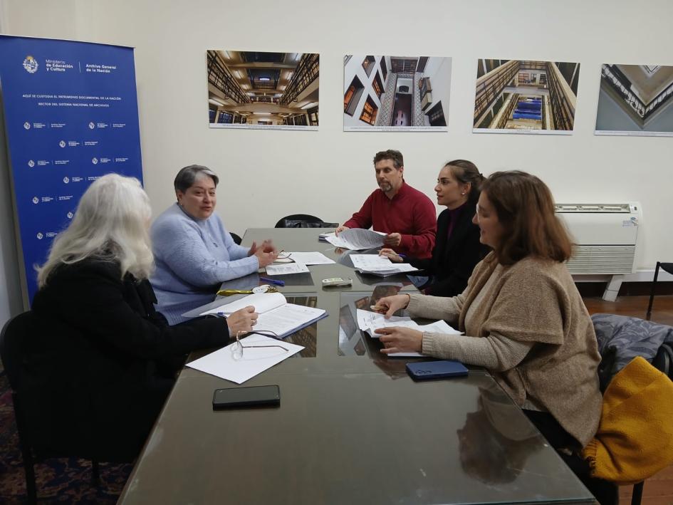 Reunión entre la Dirección del AGN y la División Gobierno Abierto (AGESIC). Reunión entre la Dirección del AGN y la División Gobierno Abierto (AGESIC).