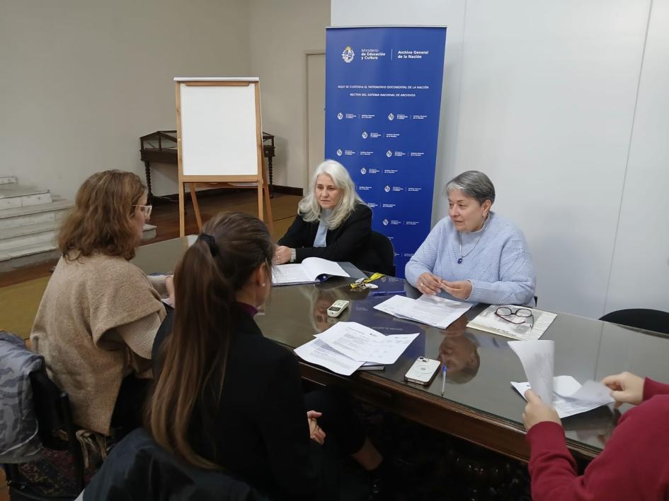 Encuentro entre la Dirección del AGN y la División Gobierno Abierto (AGESIC). Encuentro entre la Dirección del AGN y la División Gobierno Abierto (AGESIC).