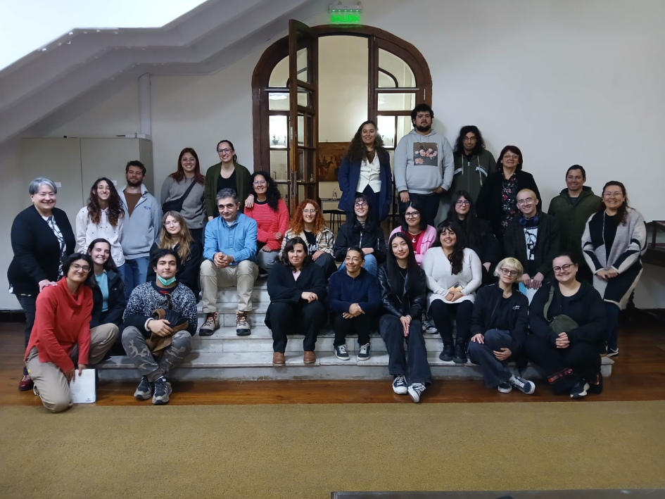 Grupo de estudiantes de la Licenciatura en Archivología